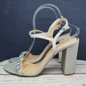 NWT Badgley Mischka Jewel‎ | Leilani Block Heel Sandals Silver Glitter Size 10